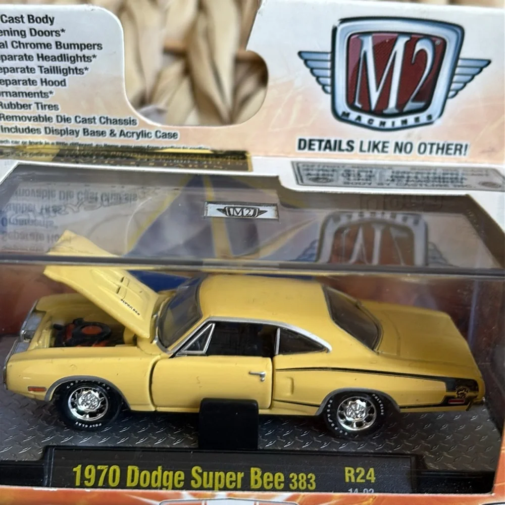 M2 Machines Detroit Muscle 1970 Yellow Dodge Super Bee 383 Premium Diecast Car